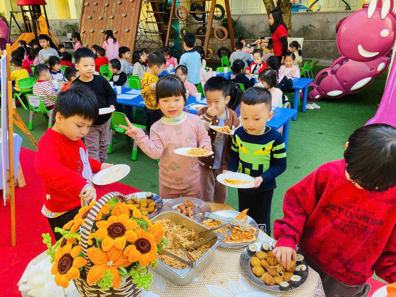 Hoạt động bữa ăn tại trường 1
